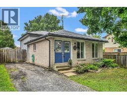 44 RAVINE Crescent - 2