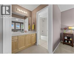 58 WINDING WOOD Crescent - 32