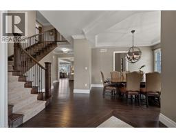 546 MANOR RIDGE Crescent - 8
