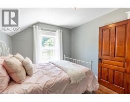 562 LAUREL Street - 26