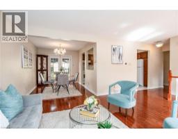64 SABRINA Crescent - 10