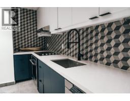 15 WELLINGTON Street S UnitNo. 1810 - 34