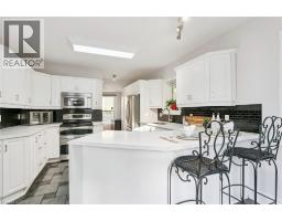 132 QUEEN Street W - 22
