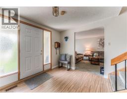 82 ROSENEATH Crescent - 2