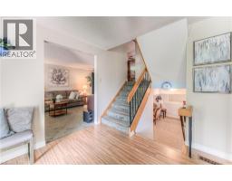82 ROSENEATH Crescent - 3