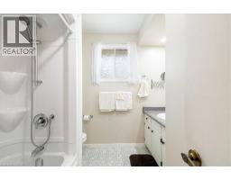 18 DIXON Drive - 22