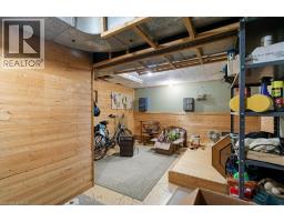18 DIXON Drive - 36