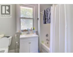 145 NORFOLK Street S - 12