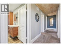 15 MAIN Avenue E - 23