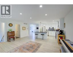 11 MALCOLM Crescent - 12