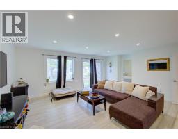 11 MALCOLM Crescent - 13