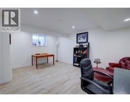 11 MALCOLM Crescent - 25