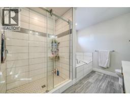 35 PEGGY Avenue - 31