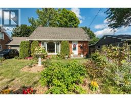 110 ELLIS Crescent S - 1