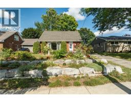 110 ELLIS Crescent S - 2
