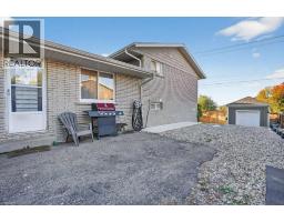 34 DUNSMERE Court - 38