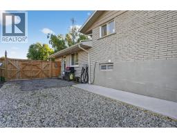 34 DUNSMERE Court - 39