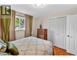 120 KINROSS Street - 13