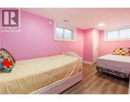 18 SILVERDALE Crescent - 31