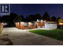 18 SILVERDALE Crescent - 32