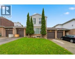 11 HILLBROOK Crescent - 1