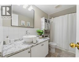 11 HILLBROOK Crescent - 12