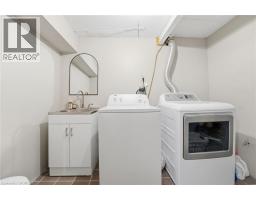 11 HILLBROOK Crescent - 17