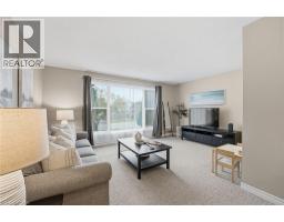 11 HILLBROOK Crescent - 4