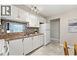 11 HILLBROOK Crescent - 7