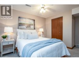 2 PEREGRINE Crescent - 34