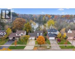 41 MANITOULIN Crescent - 2