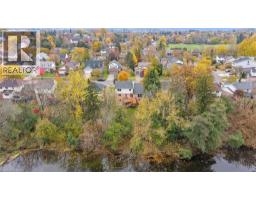 41 MANITOULIN Crescent - 44