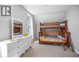 22 TOLHURST Avenue - 31