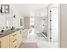 95 WILLIAM Street W - 33