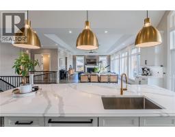 32 SUNNINGHILL Drive - 10