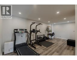 32 SUNNINGHILL Drive - 32