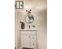 44 REINER Crescent E - 37