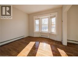 698 KING Street W - 11