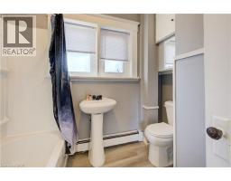 698 KING Street W - 13