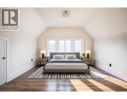 698 KING Street W - 14