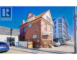 698 KING Street W - 22