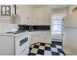 698 KING Street W - 6