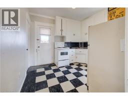 698 KING Street W - 7