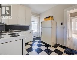 698 KING Street W - 8