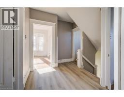 698 KING Street W - 9