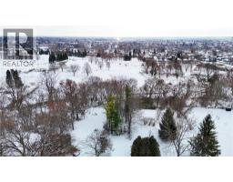 130 HENRY Street - 37