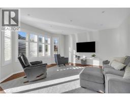 36 BEATTIE Crescent - 16