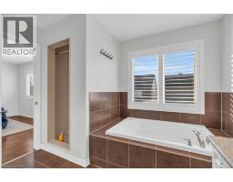 36 BEATTIE Crescent - 25