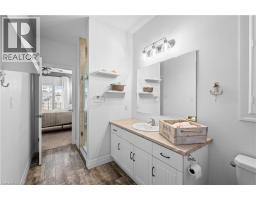 100 TAMARACK Boulevard - 33