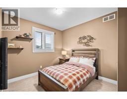 100 TAMARACK Boulevard - 34